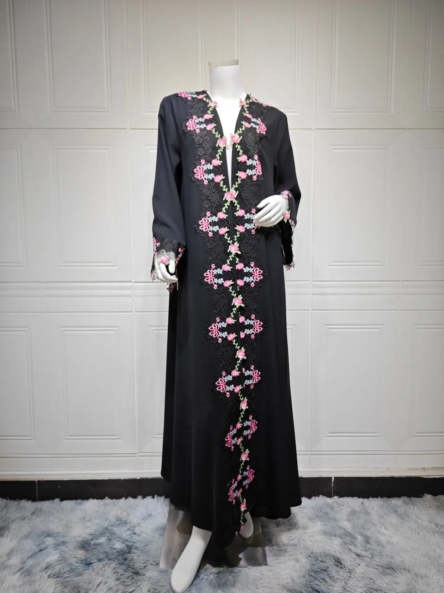 Kimono Nero Ricamato, Jalabiya - Embroidery Kebaya recensione e prezzo